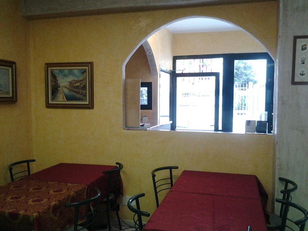 Hotel Lady Susanna Varraze Exterior foto